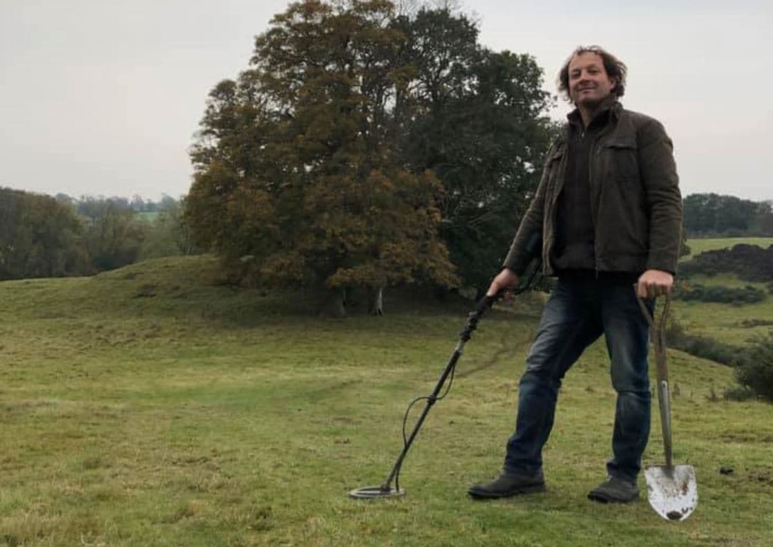 Treasure hunter finds piece likely to have been part of crown of Henry VIII