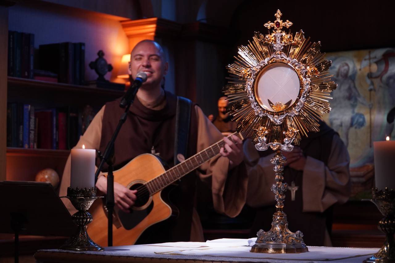 Father Gilson da Silva Pupo Azevedo. (Credit: YouTube.)